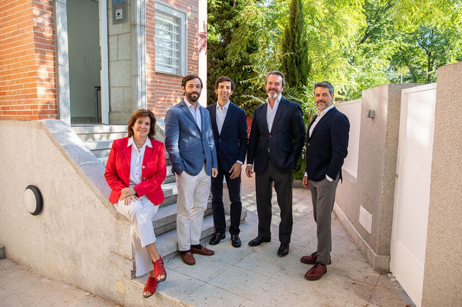 Miembros del equipo de Nexxus Iberia que está por comenzar a utilizar los 230 millones de euros comprometidos para llevar a cabo inversiones en empresas pequeñas y medianas de España y Portugal. Foto Nexxus Iberia