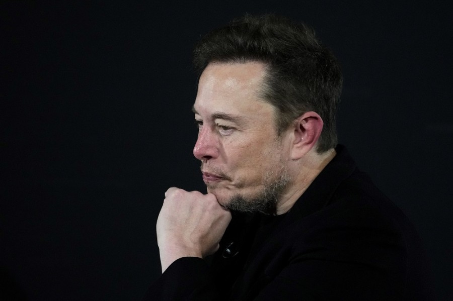 En un caso que le costó a Musk un paquete salarial de 55 mil millones de dólares, el abogado que lo interrogó lo dejó continuar y continuar. Foto AP/Kirsty Wigglesworth
