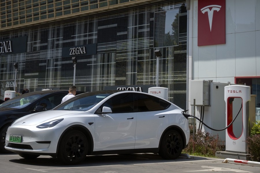 Con esta invitación, Musk pretende replicar la cadena de suministro con proveedores locales que tiene Tesla en las cercanías a su planta de Shanghai, una de las ciudades más importantes de China. Foto AP/Mark Schiefelbein