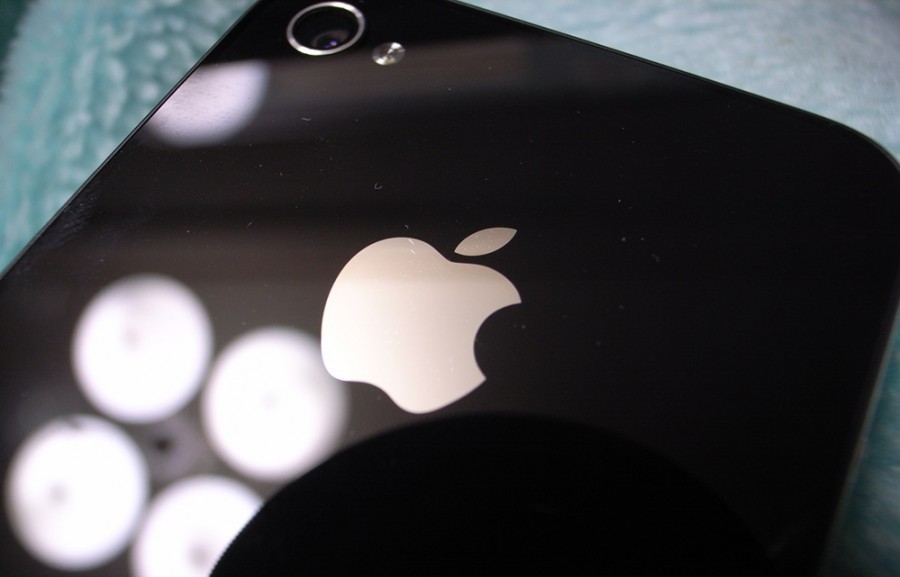 La Unión Europea multó a Apple con casi dos mil millones de dólares, argumentando que el fabricante del iPhone estableció reglas injustas para los desarrolladores de aplicaciones de transmisión de música. Foto flickr.com/Toshiyuki IMAI (https://flic.kr/p/aLv5F8)