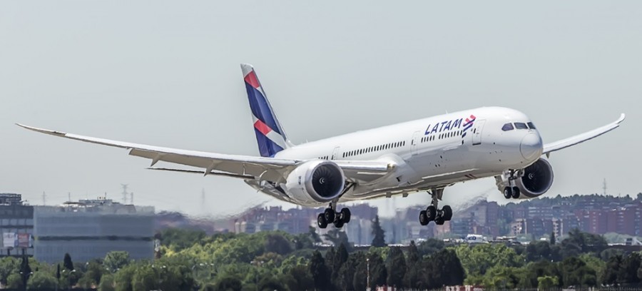 En un vuelo de la aerolínea chilena Latam, con un avión Dreamliner de Boeing, un evento técnico dejó cerca de 50 personas heridas. Foto flickr.c0m/jbarcena (https://flic.kr/p/UsRW8Q)