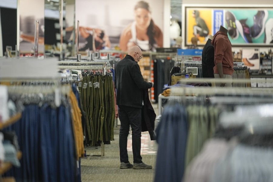 La inflación anual en EUA rebota ligeramente y supera las expectativas en febrero. Foto AP/Seth Wenig