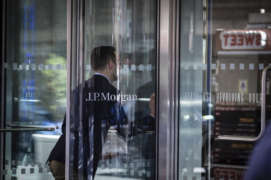 La nueva estructura incluye la fusión de las divisiones de Banca Comercial, Corporativa y de Inversión bajo la dirección de los ejecutivos Filippo Gori y Doug Petno. Foto AP/Stefan Jeremiah