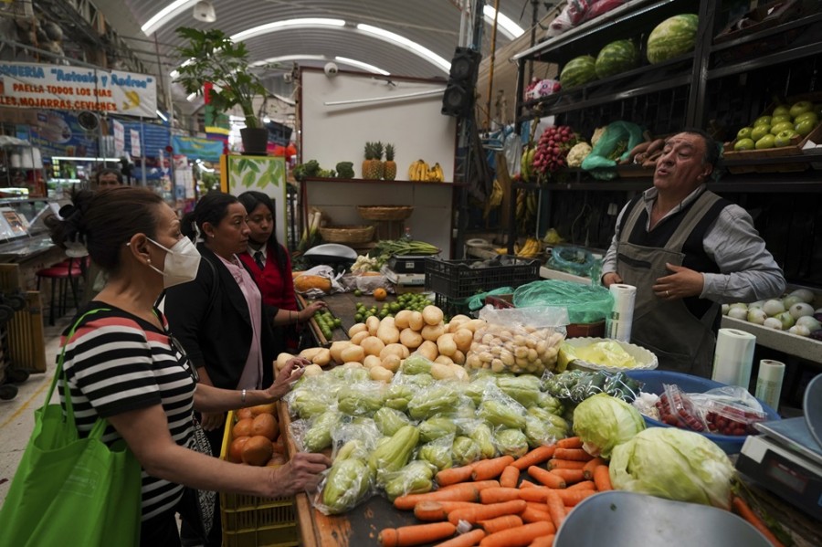 La inflación en México avanza menos de lo esperado en marzo. Foto AP/Fernando Llano
