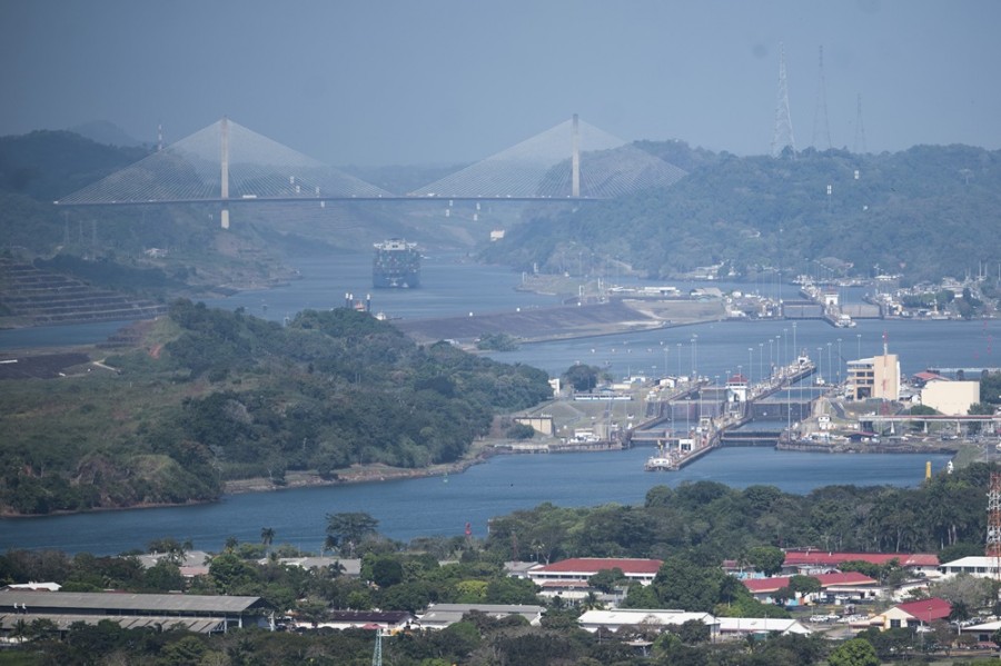 Panamá está enfrentando la crisis por la sequía en el Canal con medidas que pueden dañar el suministro de agua potable del país. Foto AP/Agustin Herrera
