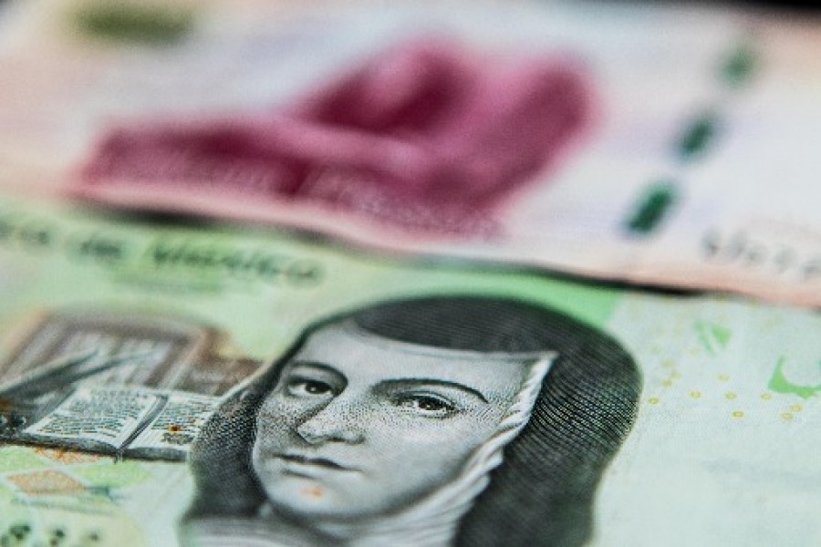 El peso mexicano avanzó más de 1% frente al dólar durante la jornada de este martes. Foto archivo