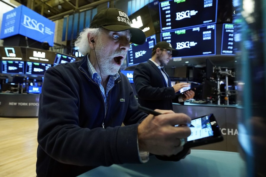 Algunos analistas dudan sobre cuáles son las métricas que reflejan mejor el rumbo de la economía de EUA. Foto AP/Richard Drew