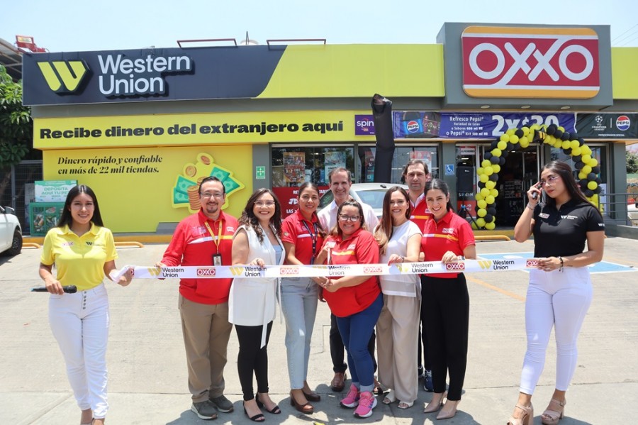 Las empresas dijeron que habilitarán una estrategia de comunicación con tiendas concepto selectas en Oaxaca. Foto Femsa