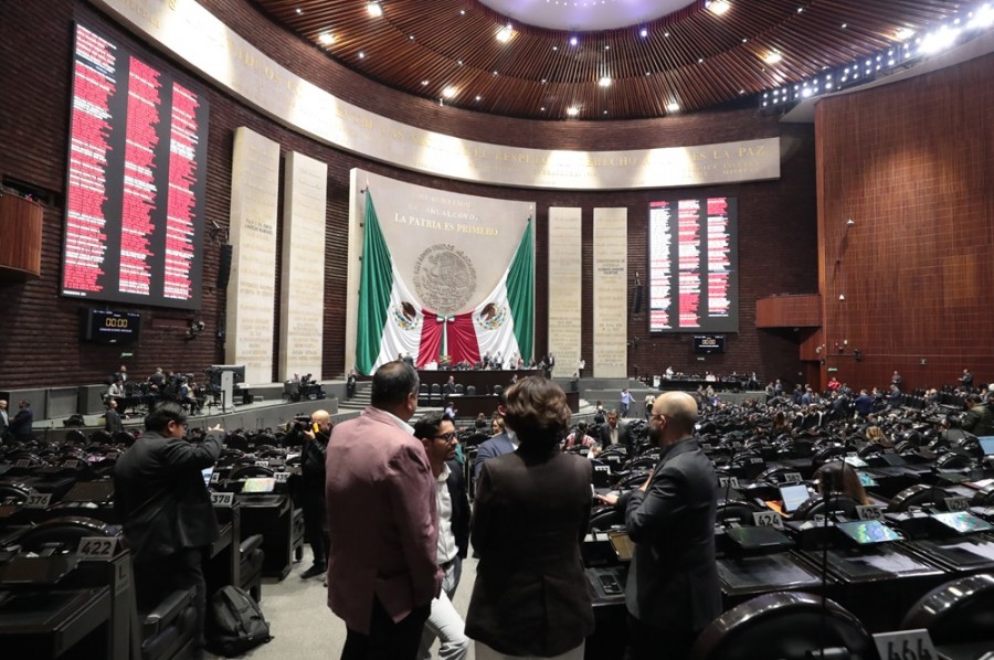 La reforma establece la desaparición del Instituto Nacional de Transparencia, Acceso a la Información y Protección de Datos Personales (Inai), el Consejo Nacional de Evaluación de la Política de Desarrollo Social (Coneval), la Comisión Federal de Competencia Económica (Cofece), el Instituto Federal de Telecomunicaciones (IFT), la Comisión Nacional para la Mejora Continua de la Educación (Mejoredu), la Comisión Reguladora de Energía (CRE) y la Comisión Nacional Hidrocarburos (CNH), cuyas labores serán asumidas por nuevas oficinas que dependan de las secretarías de Estado. Foto Cámara de Diputados