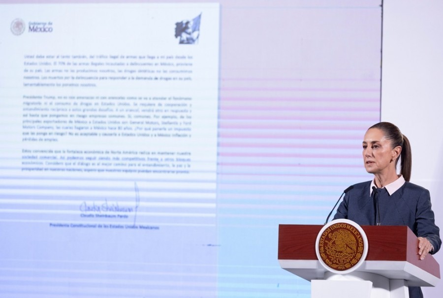 Las autoridades pretenden incrementar de manera temporal a 35% el arancel a 138 fracciones de mercancías confeccionadas, y 15% a 17 fracciones de importación de mercancías textiles a productos procedentes de mercados con los que México no tiene tratados de libre comercio. Foto Presidencia