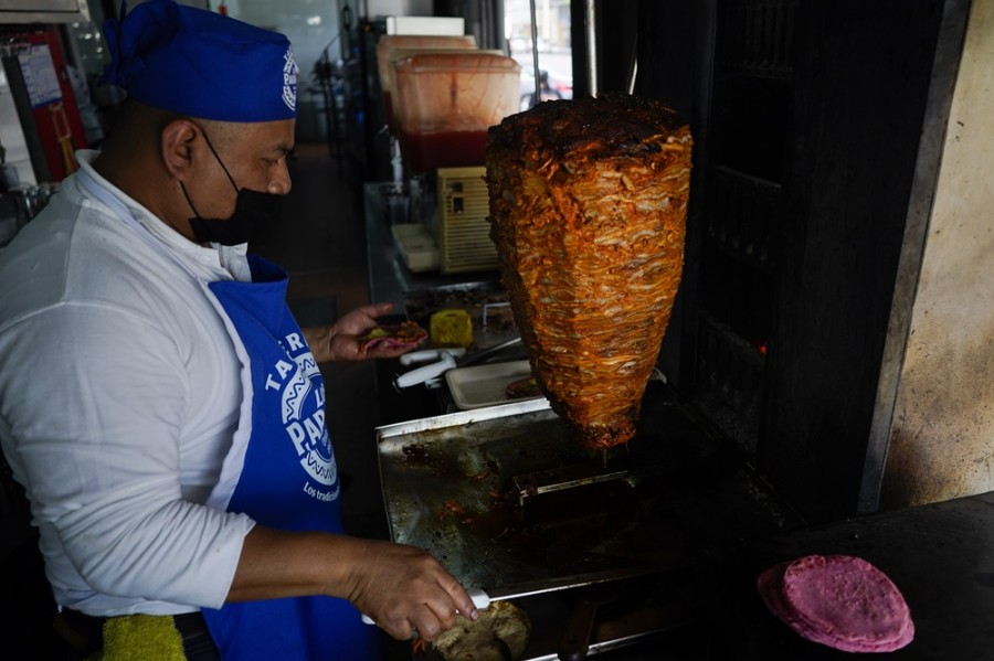 La economía de México tiene una recuperación modesta en noviembre, impulsada principalmente por el sector de servicios. Foto AP/Eduardo Verdugo