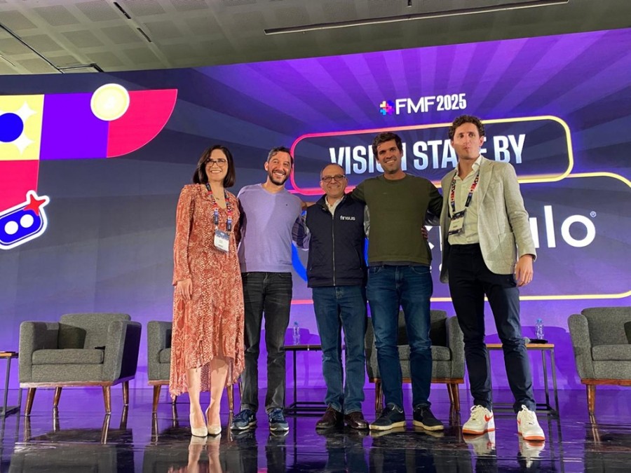La herramienta, con el nombre de USA Finsus, es 100% digital, con comisiones transparentes e incluye beneficios que responden a necesidades de los migrantes en Estados Unidos. Foto Finsus