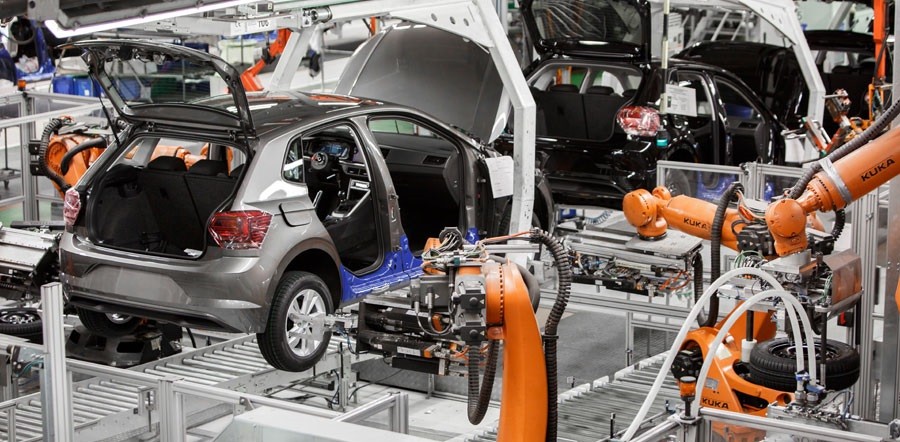 La industria de autopartes recordó el nivel de integración que existe en la región, ya que 74% de los insumos directos e indirectos incorporados en los vehículos fabricados en México provienen de Estados Unidos. Foto archivo