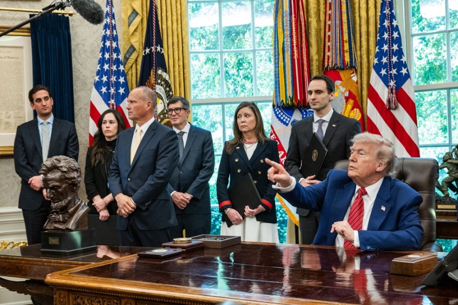 La economía de EUA recibe un ajuste al alza en el 1T del año, aunque se mantuvo en contracción. Foto Flickr/White House