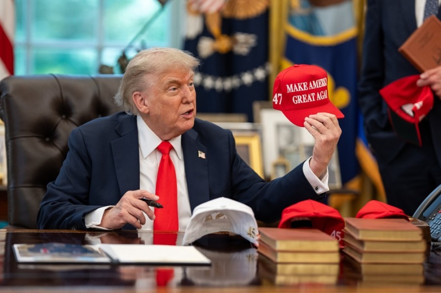 Donald Trump prevé cambios en su política migratoria ante las quejas de distintas empresas por la pérdida de trabajadores. Foto Flickr/White House