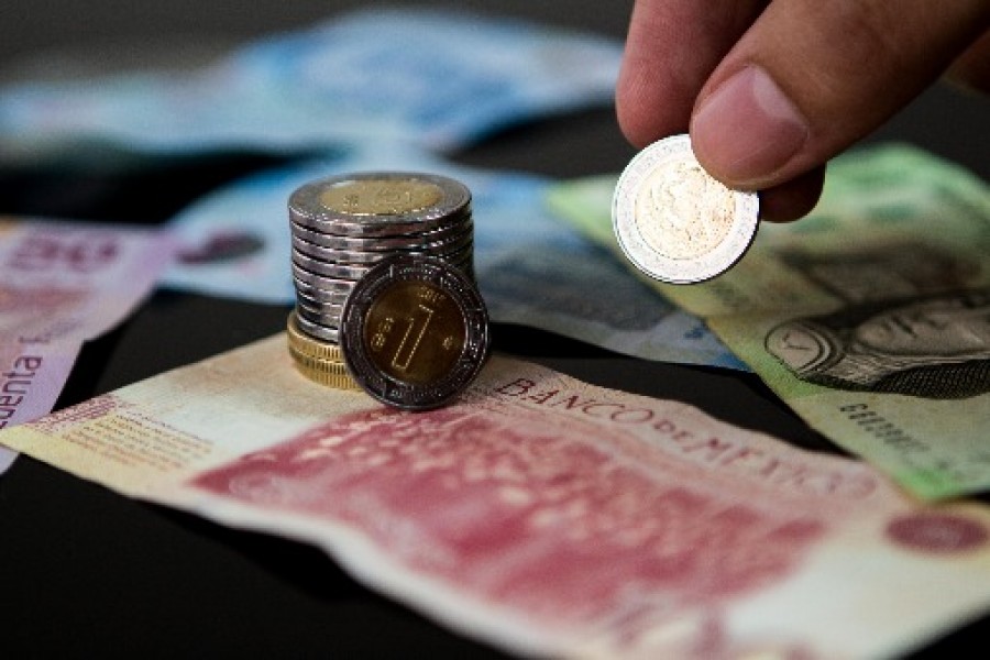 Peso mexicano pierde ante el dólar. Foto archivo